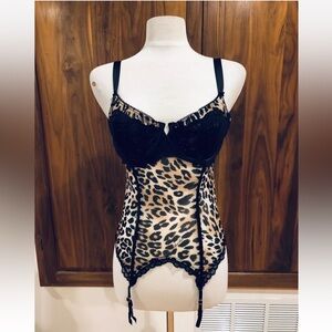 Vintage Y2K Victoria’s Secret NWT Leopard Lace Bustier Corset w/ Garter Straps